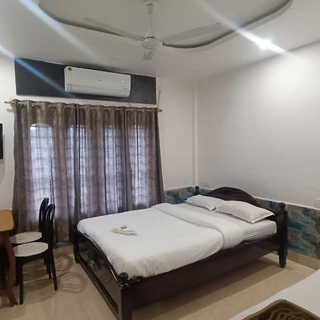 Hotel Santi Palace Bokakhat Luaran gambar