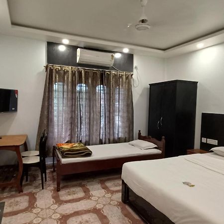 Hotel Santi Palace Bokakhat Luaran gambar