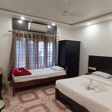 Hotel Santi Palace Bokakhat Luaran gambar