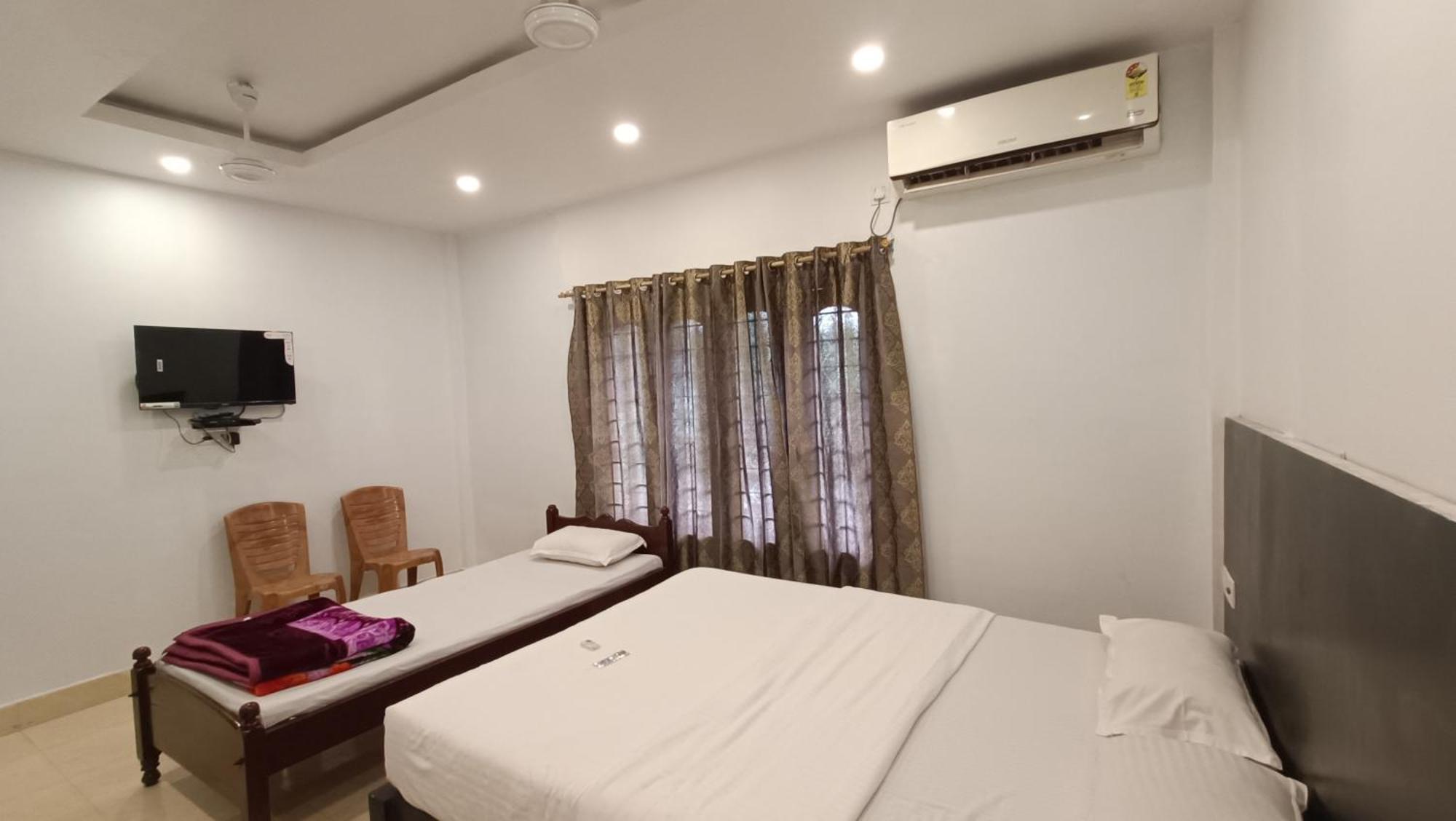Hotel Santi Palace Bokakhat Luaran gambar
