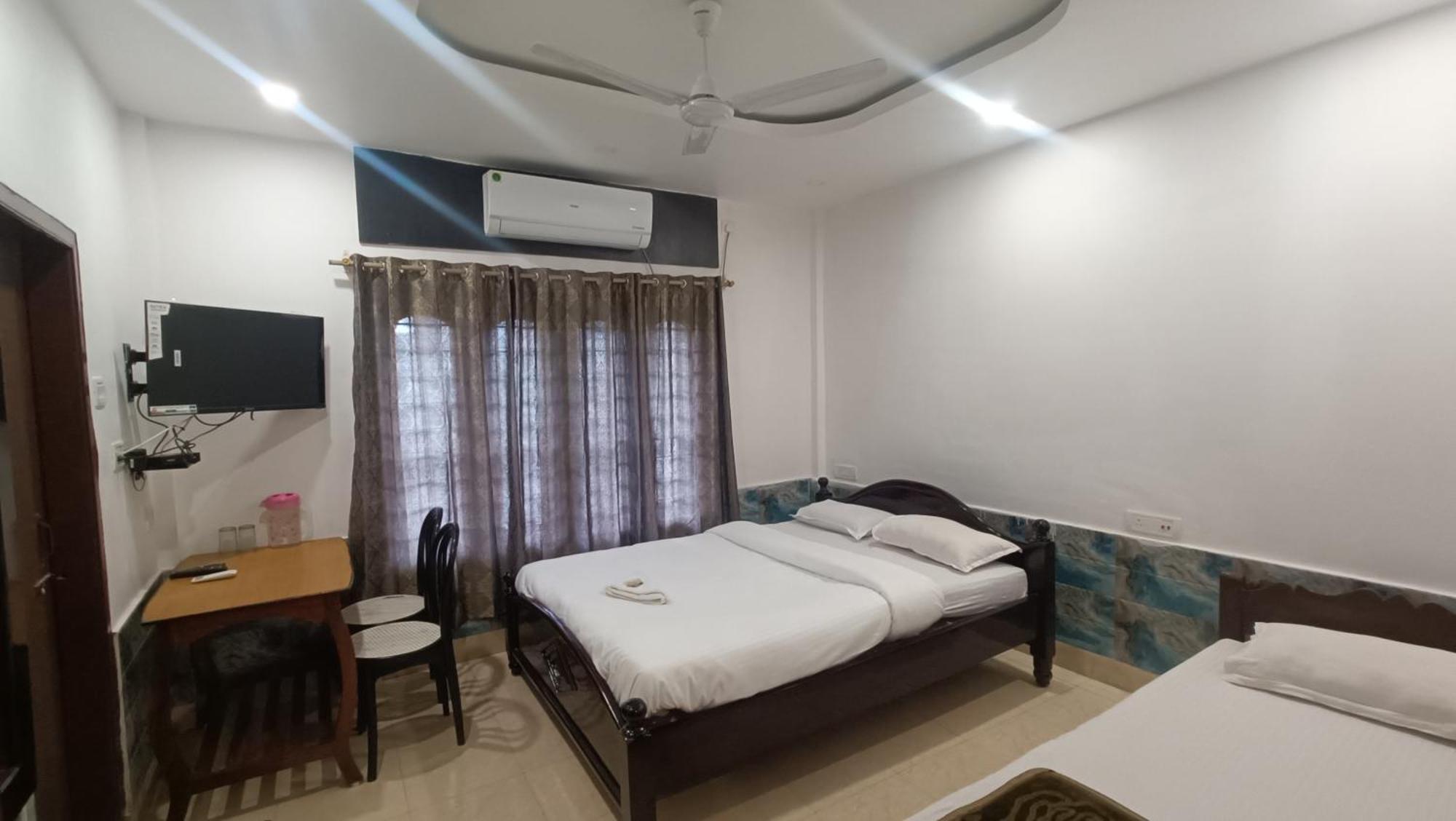 Hotel Santi Palace Bokakhat Luaran gambar