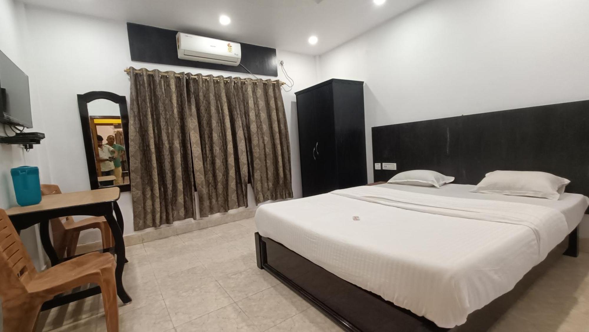 Hotel Santi Palace Bokakhat Luaran gambar