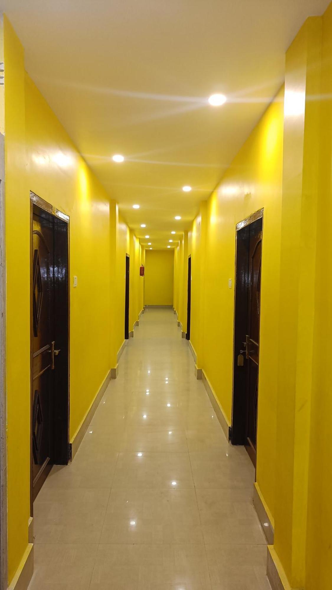 Hotel Santi Palace Bokakhat Luaran gambar