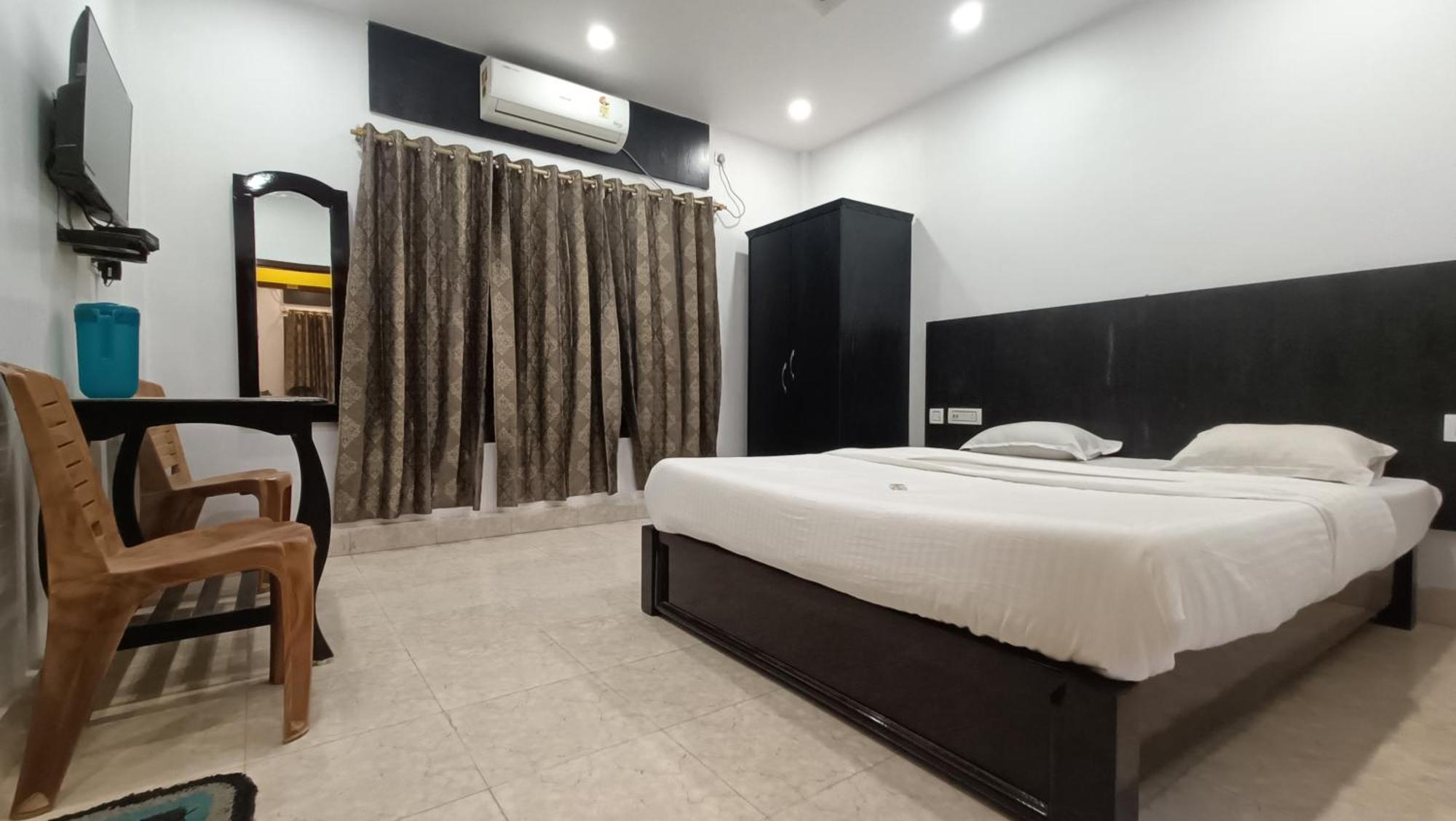 Hotel Santi Palace Bokakhat Luaran gambar